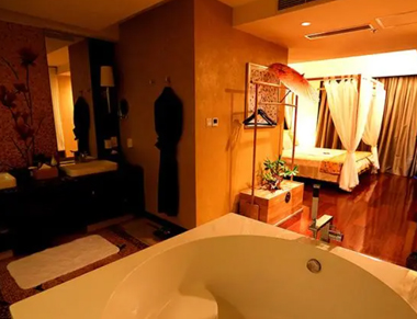 东莞养生会所的黄昏恋：当爱情遇上八十岁